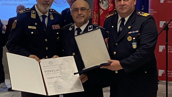 Zapovjednik DVD-a Valpovo Stjepan Koški primio nagradu za životno djelo u vatrogastvu