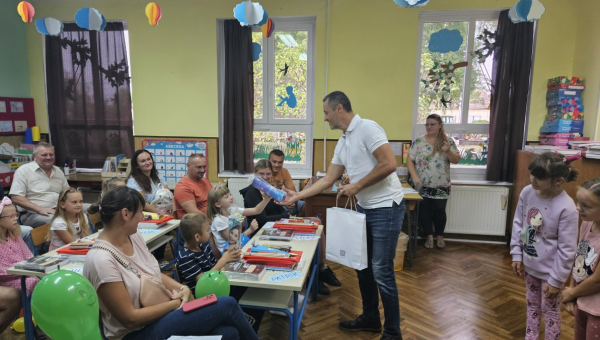 Gradonačelnik Valpova sa suradnicima darivao prvašiće