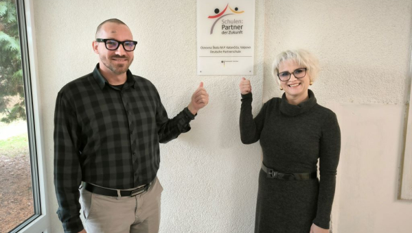 U holu valpovačke osnovne škole otkrivena ploča iz projekta pod pokroviteljstvom Ministarstva kulture Republike Njemačke