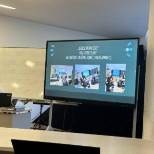 IMG-20d7ae4bb3091646a88860fc2c308c56-V-300x300