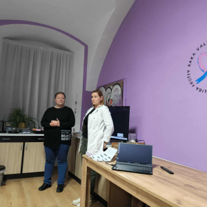 9eeaafba-bf80-4453-96e4-67500814cfc6(1)